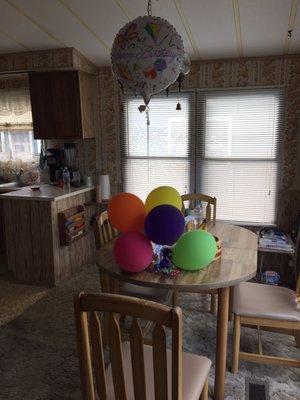 Order a balloon  bokay for  my friend for her birthday, there was suppose to be 7 Mylar balloons! This is what they deluvered