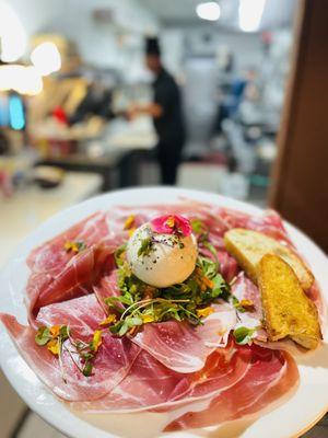 BURRATA & PROSCIUTTO