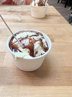 Mint ice cream with chocolate sauce