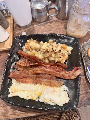 Standard breakfast Standard Platter with Home Fries