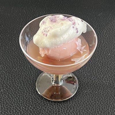 Snow peach sorbet with meringue