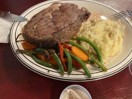 Prime rib, mashed potatoes and veggies! comes with horseradish sauce. It was great!