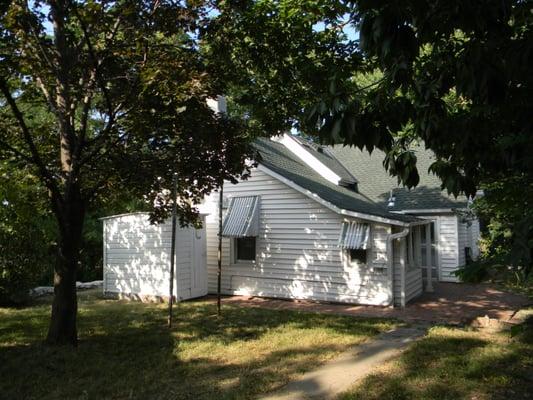 After: House with New Roof, Timberline HD, Forest Green Shingles.