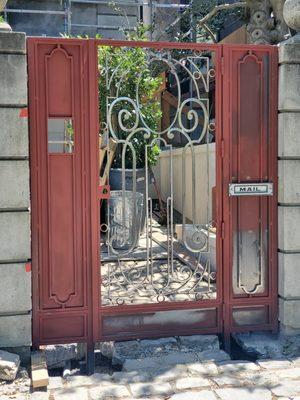 Gate with panels