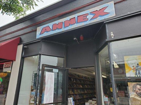 Annex Comics. Not a bad spot for a quick trip or to go treasure hunting.