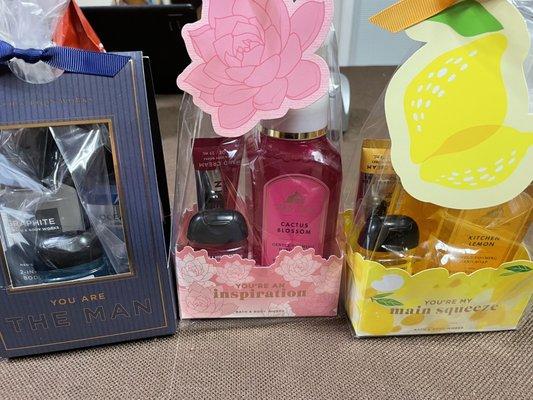 My freebies :-) thank you Bath & Body Works!