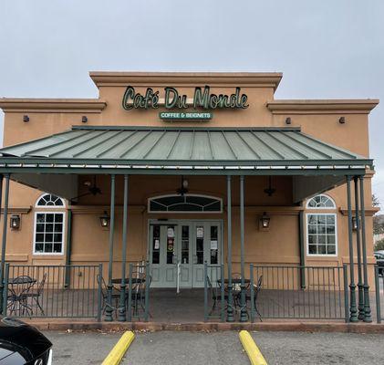 Cafe Du Monde front entrance