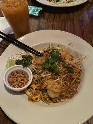 Favorite pad Thai goes well with Thai Tea drink