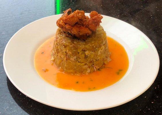 Mofongo de chicharrón de pollo