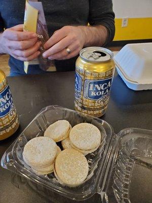 Inca kola with alfajores cookies