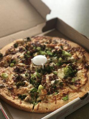 buffalo chicken pizza with bacon and broccoli