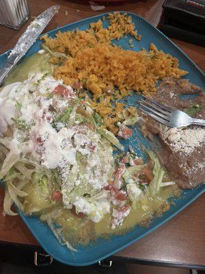 Chicken enchilada with green sauce and rice beans