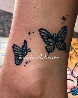 Butterfly designs have been popular lately. It's usually 2 butterflies together.