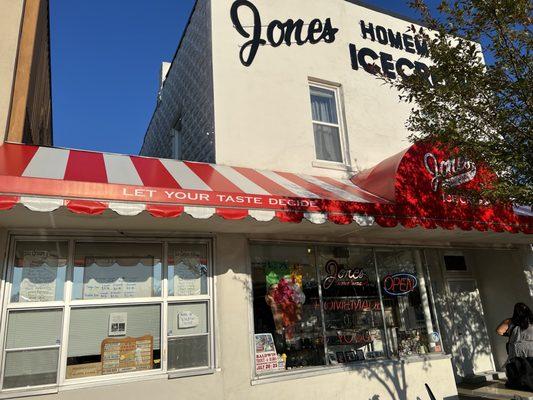 Jones Homemade Ice Cream (building exterior/street view)