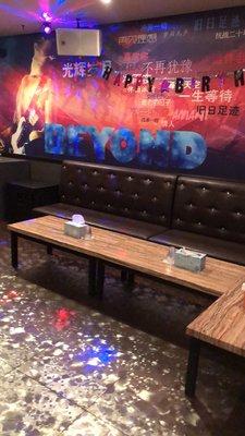 Great BYOB Private Room。Karaoke  A lot of Choose of Songs ! Two thumbs up