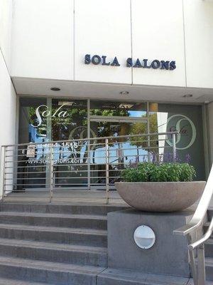 You'll find Little Lift Spa inside of Sola studios on Wilshire Blvd just West of Bundy Ave.