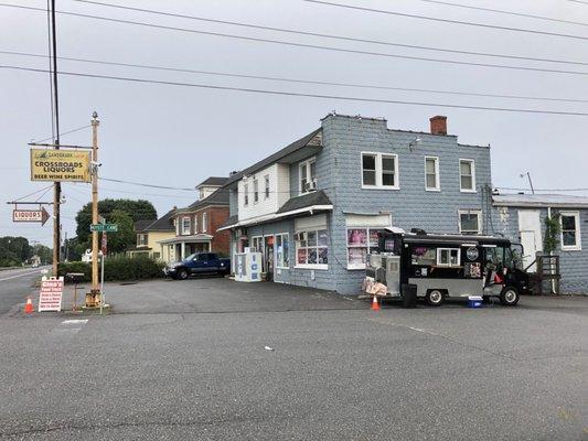 Crossroad Liquors