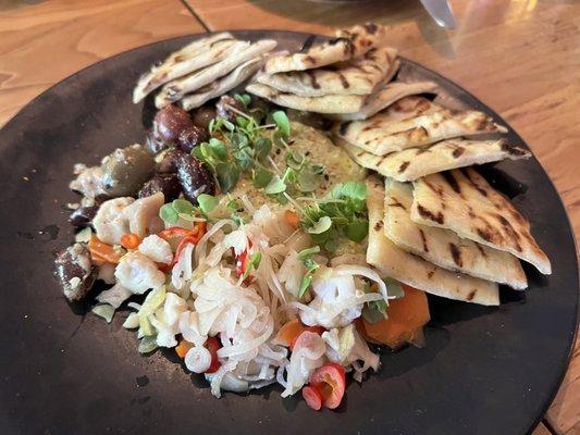 Fresh Garbanzo Hummus  pickled vegetables, olives, grilled naan