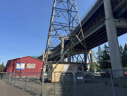 Shares a parking lot with OMSI, right on the trail