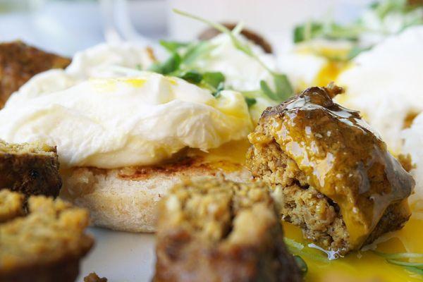 Kebab eggs benny