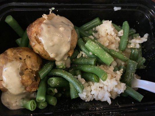 4 oz salmon patties, green beans and rice. I added Annie's original green goddess dressing on salmon.