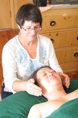 Reiki-healing energy gives you calm and balance throughout your body, and pain drifts away.