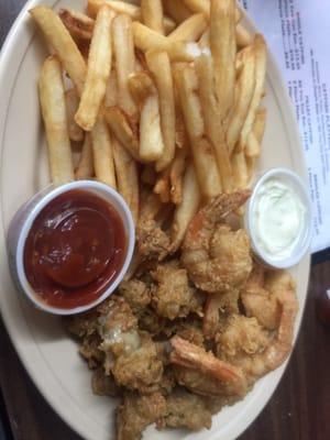 Half and half (6 fried shrimps & 6 fried oysters w/ fries)