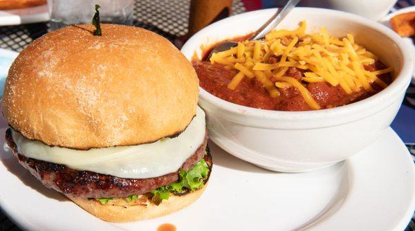 Cheeseburger  with chili