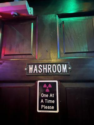 I'm seeing more "Washroom" signs in the US. Feels like Canada, I love it!