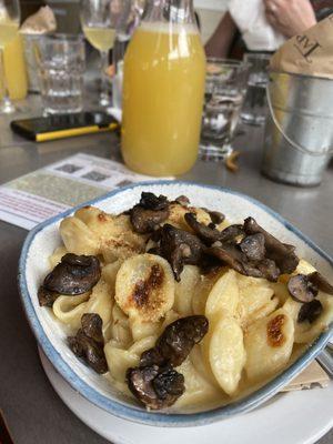 Mushroom mac n cheese