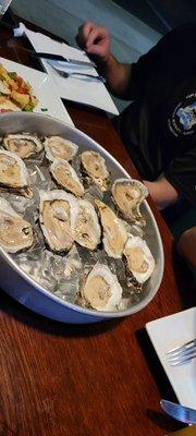 Raw Oyster 12 Pieces