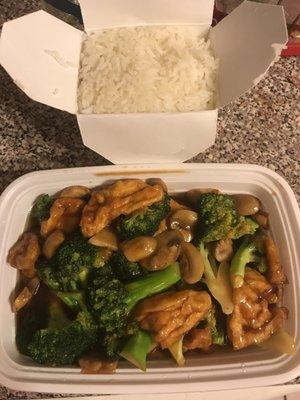 $7.50 very well spent (crispy tofu, broccoli & mushroom)