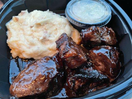 Steak Tips and Mashed Potato