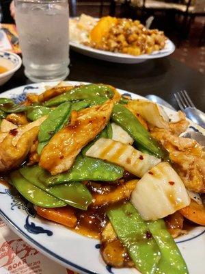 Chicken with Snow Pea Pods with Garlic Sauce