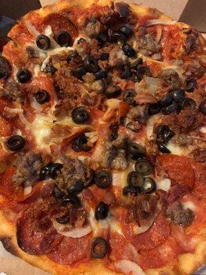 Bacon, sausage, pepp, olives and onion