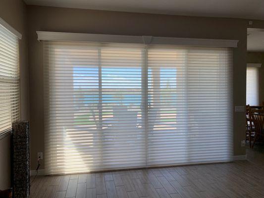 Family Room blind. We can still see the lake even with the blinds down!