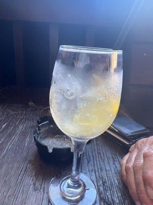 Lemon vodka spritzer