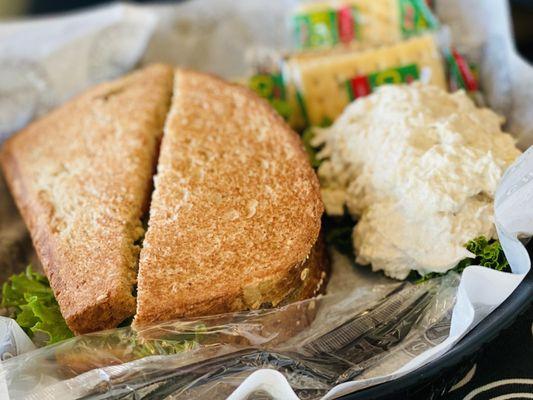 Jalapeño Holly sandwich on wheatberry with a scoop of Dixie Chick.