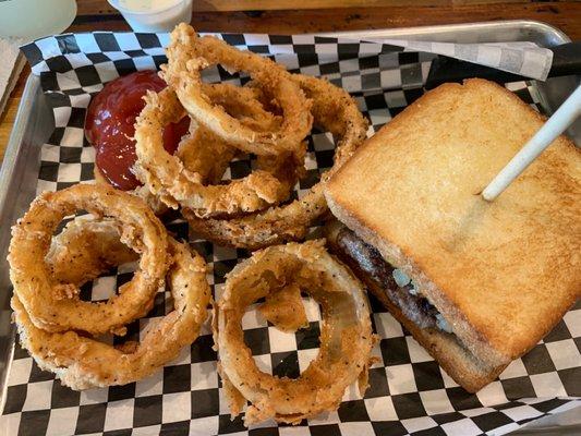 Patty Melt w onion rings