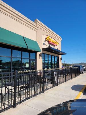 Outdoor dining at Antonio's, Wilmington.