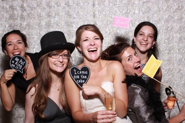 Snazzy Open Air Photo Booths, Slow Mo Booths, Instagram Printers, Video Booths, Video Guest Books & Flipbooks. Chic Photobooth!