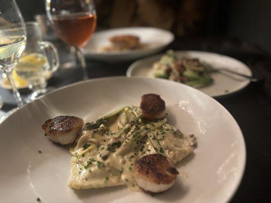 Mushroom crusted scallops