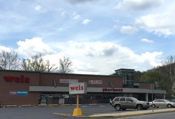 Weis, Huntingdon, Pa.