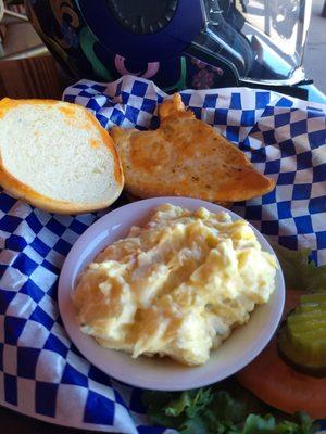 Spicy grilled chicken sandwich with potato salad :)