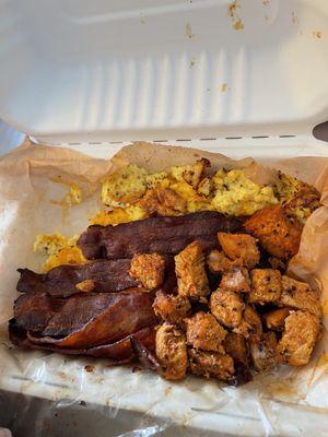 Scrambled eggs and crispy bacon as requested TY Also smoked chicken chunks (delicious)!