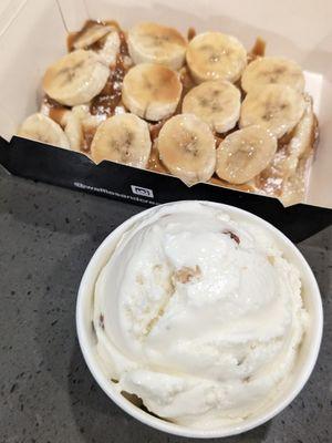 Liege waffle with Dulce de leche and banana, with toasted almond ice cream (To go)