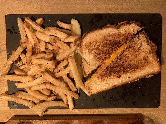 Grilled cheese with fries