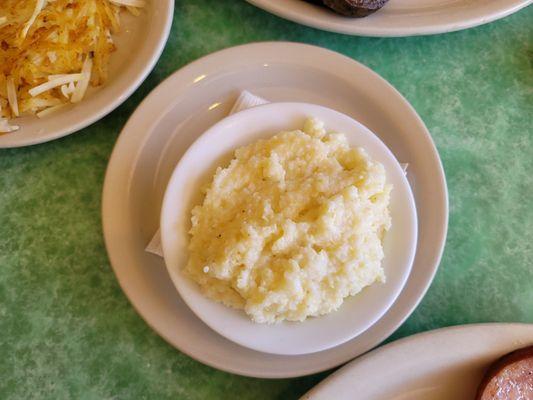 Side of grits.  Very creamy.