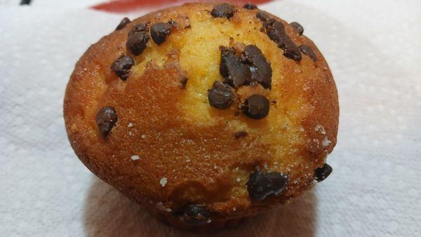 Mantecado con Chispas de Chocolate: Mexican Muffins with Chocolate Chips