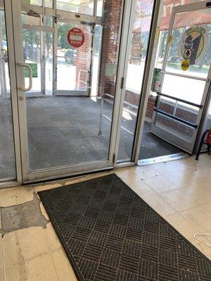 Entrance to Dollar Tree